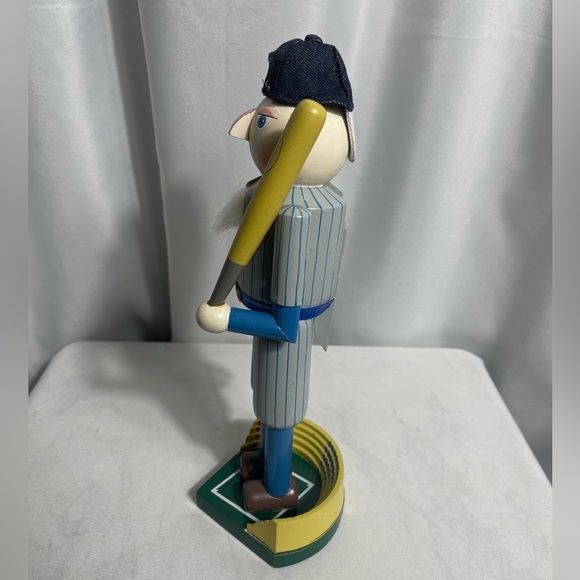 The Bombay Co. Vintage 1998 "Slugger" Baseball Nutcracker 12"X4.5"X4.5" - Picture 8 of 15
